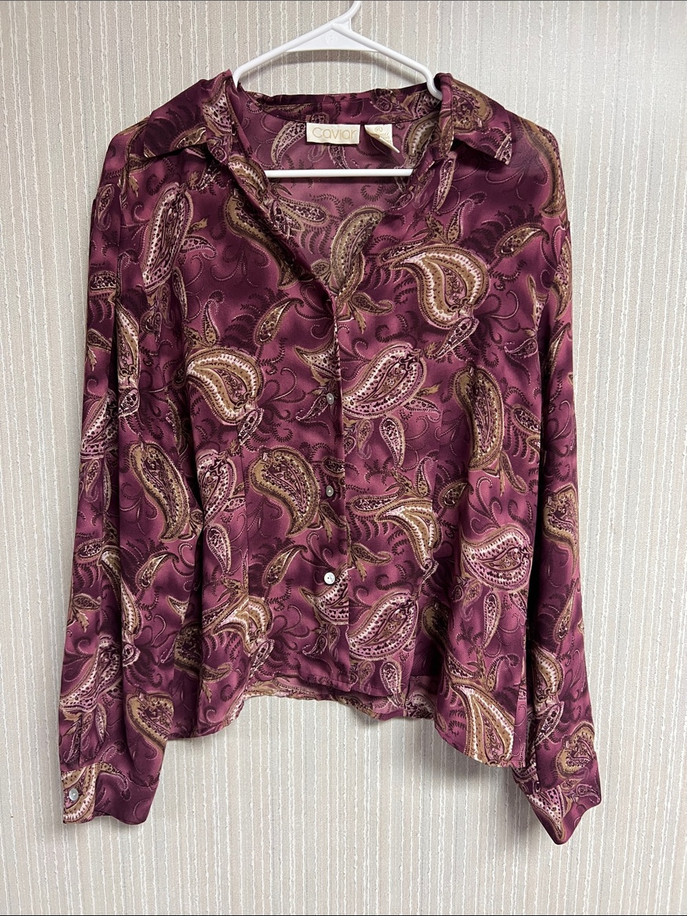 L XL Caviar Women's Plum Paisley Button-Down Shirt
